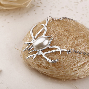 Collier Pendentif ZRM Fashion en Alliage de Zinc avec Breloque Argentée Hobbit Voyage Inattendu Galadriel et Perle d'Eau de Mer, Style Sportif Unisexe - Product Image 5