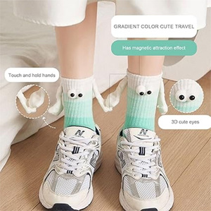 Chaussettes magnétiques unisexes à la main avec personnage mignon 3D Eyes Crew Mid-Tube Length <span class=keywords><strong>Lol</strong></span> Cadeau pour jeunes adolescents - Product Image 2