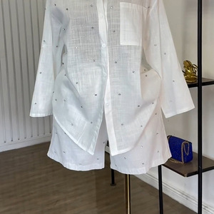 <span class=keywords><strong>Ensemble</strong></span> deux pièces d'été décontracté pour <span class=keywords><strong>femme</strong></span> : chemise unie à col rabattu clouté et manches longues ajustables, et short à taille élastique - Product Image 5