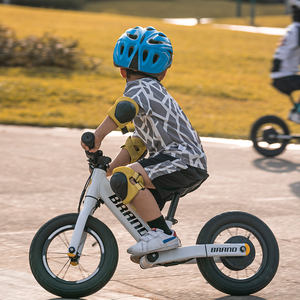 Meilleur cadeau pour enfants K1 12 pouces Vélo électrique à équilibre <span class=keywords><strong>avec</strong></span> cadre en aluminium <span class=keywords><strong>avec</strong></span> frein à câble et <span class=keywords><strong>panier</strong></span> en plastique 120W 24V - Product Image 1