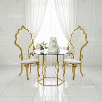 Table à gâteau de mariage moderne haut de gamme, durable et onirique, en acier inoxydable doré avec plateau en verre, mobilier d'hôtel pour présentation de desserts de mariage