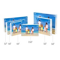 Cadres photo en acrylique magnétiques avec logo de taille personnalisée en usine Vente en gros Cadre photo en bloc d'acrylique transparent avec aimant