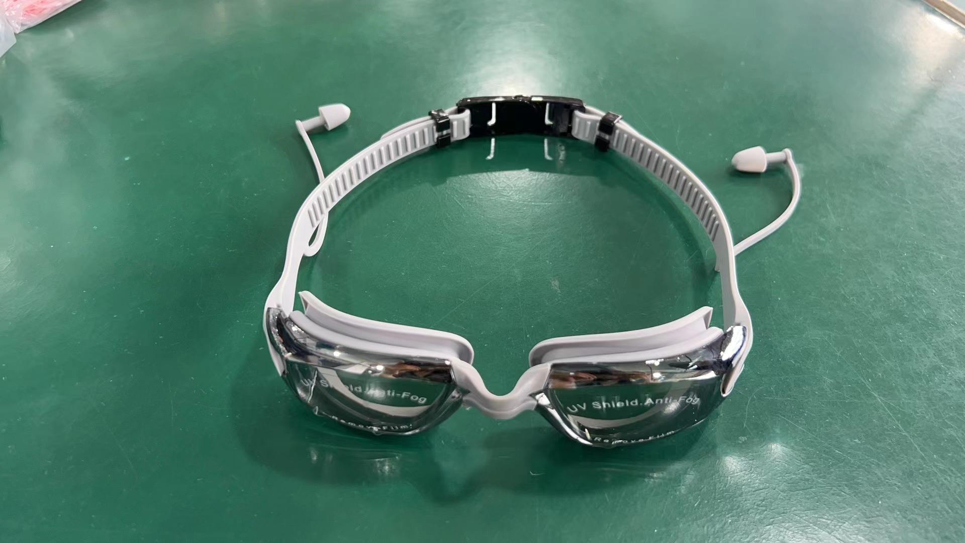 สีเทาเงิน