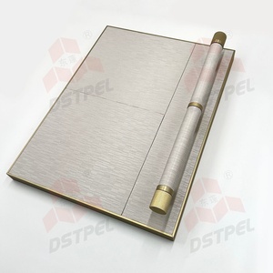 Armadio Moderno di Lusso con Ante a Persiana in Pelle e Telaio in Alluminio, per Arredamento Camera da Letto - Product Image 4