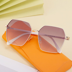 Nouvelles lunettes de soleil polarisées à grande monture tendance pour femmes, protection UV400, verres TAC en métal TR, pare-soleil de classe 2 pour la conduite et le cyclisme - Product Image 3