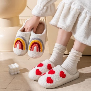 <span class=keywords><strong>L</strong></span> & JSHOE Hiver Coeur Coton Pantoufles Femme Vente en gros Intérieur Sandales Maison Rrainbow Peluche Chaudes Pantoufles - Product Image 4