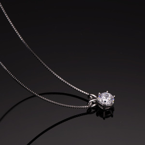 Livraison Rapide Collier Pendentif Classique à Six Griffes en Argent Sterling 925 Plaqué Or 18 carats avec Moissanite VVS de 6,5 mm, 8 mm, 9 mm - Product Image 5