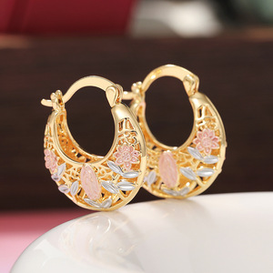 Orecchino a polsino multicolore a forma di rosa per donna, stile vacanza, accessorio per l'orecchio da indossare tutti i giorni, gioiello alla moda per outfit. - Product Image 6