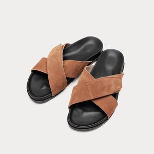 Sandalias de cuero genuino para hombre, estilo juvenil y moderno, para playa y exteriores, con cierre sin cordones, transpirables, de una sola tira, con diseño distintivo. - Product Image 1