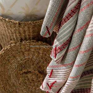 Manta de sofá de algodón hecha a mano con tejido de espiga copetudo y borde con flecos, manta ligera de India - Product Image 1