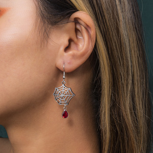 Boucles d'oreilles tendance : Ensemble toile d'araignée gothique d'Halloween, démon rouge foncé, chaîne épaisse - Product Image 1