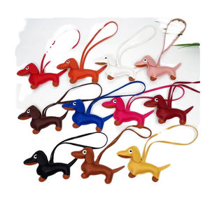 Vente chaude Porte-clés en cuir PU de haute qualité Conception personnalisée de chien Porte-clés de luxe pour voiture avec pendentif - Product Image 2