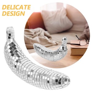 En gros, Ornement fantaisie personnalisé en verre miroir en forme de banane boule disco pour fêtes rétro années 70, décoration intérieure et événements branchés - Product Image 1