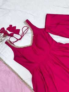 Ensemble Kurti Anarkali en soie romaine pour femmes, robe traditionnelle indienne, adapté aux mariages, aux festivals et aux occasions spéciales - Product Image 5