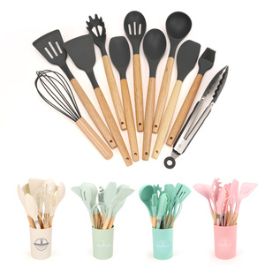 Ensemble de 12 ustensiles de cuisine antiadhésifs avec manches en bois léger et design de rangement durable en silicone - Product Image 1
