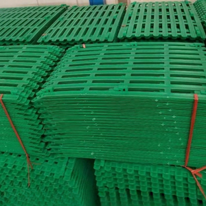 Pavimento a Griglia Automatico in Plastica Rinforzata per Allevamento di Conigli e Pollame - Product Image 1