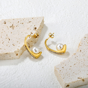 ต่างหูแฟชั่นทรงตัว C ชุบทอง 18k ทำจากโลหะผสมสังกะสี ประดับมุก ดีไซน์เรขาคณิต เหมาะสำหรับงานปาร์ตี้ - Product Image 3