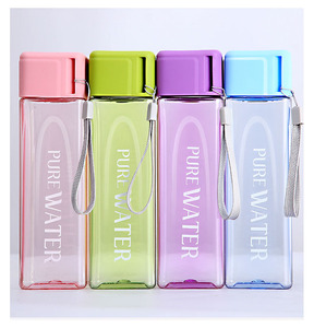 Produits chauds bouteille d'eau en plastique personnalisé sport <span class=keywords><strong>café</strong></span> <span class=keywords><strong>carré</strong></span> avec lanière bouteilles à boire - Product Image 1