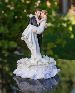 <strong>Wedding</strong> <strong>Gift</strong> Resin <strong>Bride</strong> and Groom Couple Cake Topper with Customized Size and OEM/ODM Design - Product Image 3