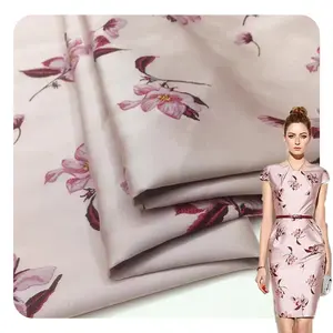 Elégant <span class=keywords><strong>tissu</strong></span> <span class=keywords><strong>brocart</strong></span> jacquard en polyester de haute qualité <span class=keywords><strong>rose</strong></span> à petites fleurs pour robe formelle pour femme - Product Image 1