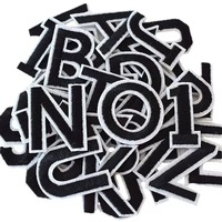 Patchs brodés colorés en plastique, alphabet et chiffres A-Z, thermocollants et à coudre pour vêtements, sacs à dos, chapeaux, chemises, feutre non tissé