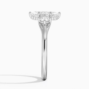 Bague de fiançailles personnalisée pour femme en or jaune 18 carats avec diamant de laboratoire taille marquise et diamants latéraux, style classique - Product Image 6