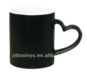 ZIBOXINYU用ハートハンドル付き11オンスブラックスタンダード感熱変色マグ