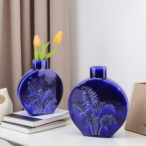 रेडीको हस्तनिर्मित सिरेमिक ब्लू वेस पाम लीफ राहत डिजाइन चमकदार फिनिश अद्वितीय फ्लैट गोल आकार घर सजावट उच्चारण - Product Image 3