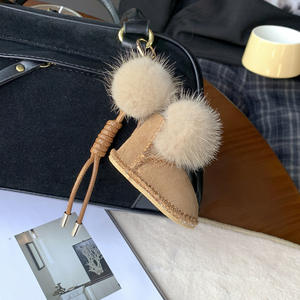 JAMELIN Vente <span class=keywords><strong>en</strong></span> gros <span class=keywords><strong>Mini</strong></span> bottes de neige <span class=keywords><strong>en</strong></span> fourrure, gants, pantoufles, porte-clés <span class=keywords><strong>en</strong></span> peluche, porte-clés <span class=keywords><strong>en</strong></span> vison Kawaii, cadeau pour fille, porte-clés <span class=keywords><strong>pompon</strong></span> - Product Image 4