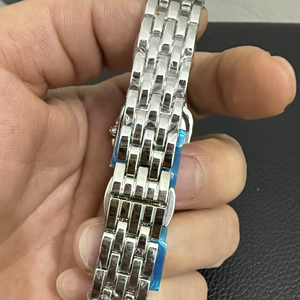 Reloj rectangular de lujo de diseñador con cuarzo moissanita y correa de acero inoxidable de alta calidad, grado VVS - Product Image 5