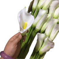 Realistische PU Weiße Calla-Lilien Künstliche Blumen 60 cm für Hochzeit Weihnachten Neujahr Chinesisches Neujahr Heimdekoration - Moderner Stil