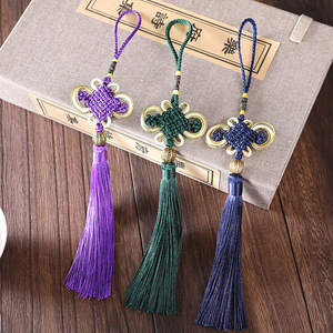 Pendentif de téléphone de voiture en polyester avec nœud chinois et pompon perlé, cadeau tissé du Zhejiang - Product Image 1