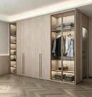 Guarda-Roupa Moderno de Luxo com Acabamento em Madeira, Penteadeira Embutida, Porta de Vidro com Alumínio Dourado e Luz LED, Armário de Quarto Personalizado