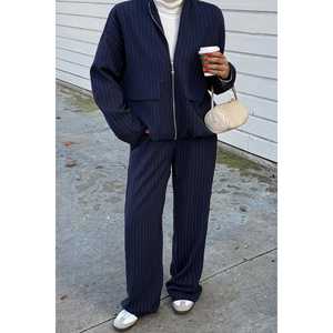 Ensemble de costume bleu marine pour femme avec détail poche et pantalon - Product Image 4