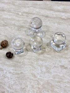 Esfera de Cuarzo Transparente Natural de 35 mm, Bola de Cristal Pequeña, Piedra de Bolsillo para Sanación de Chakras, Meditación, Decoración de Escritorio, Regalo, 56 g - Product Image 4