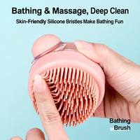 Brosse de bain pour animaux de compagnie avec distributeur de savon transparent intégré, brosse de douche en silicone TPR souple pour chiens et chats, nettoyage en profondeur et démêlage