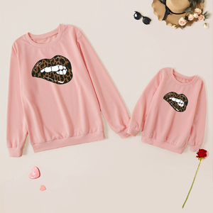 Personnalisé décontracté lèvre impression pull famille correspondant vêtements <span class=keywords><strong>mère</strong></span> <span class=keywords><strong>et</strong></span> <span class=keywords><strong>fille</strong></span> sweats maman <span class=keywords><strong>et</strong></span> moi automne tenues - Product Image 2