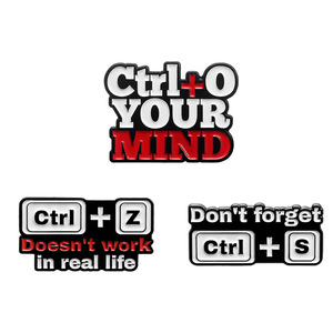シンミングピンは忘れないCtrl + Sショートカットエナメルブローチは人生で機能しませんCtrl + Z文字ラペルピン金属バッジジュエリー