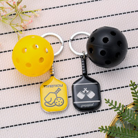 Porte-clés mini tendance en métal imitation balle de pickleball, ornement de mode pour les passionnés de sport et les enfants – Vente en gros usine