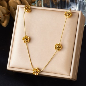 Modern Chinese Style Rose Clavicle Necklace Gold Plated Stainless Steel Chain Camellia Motif Daily Wedding Jewelry - Product Image 1