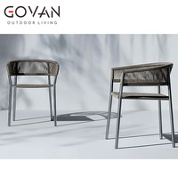 Fauteuil de salle à manger d'extérieur moderne et minimaliste, structure en acier inoxydable massif, siège confortable, hôtel, restaurant, patio, jardin