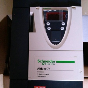 Variador de Frecuencia Schneider Altivar 71 7.5kW 10HP 380/480V - Product Image 1