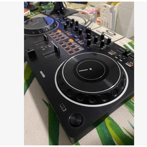 Contrôleur Serato 2 canaux Pioneer DJ DDJ-REV1 |   Scratcher professionnel d'entrée de gamme, alimenté par USB, portable |   Serato DJ Lite |   Pour la pratique à domicile - Product Image 4