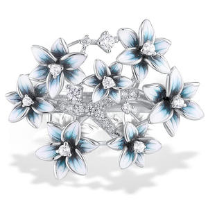 Anello da Cocktail A119 con Fiori, Anello da Sposa da Donna con Zirconia Cubica Creata in Laboratorio, Montatura Pavé, Tonalità Argento - Product Image 2