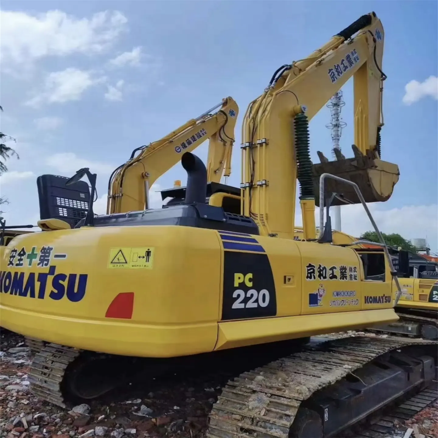 Used Komatsu pc220 PC200-7 PC200-8 PC200 crawler excavator Low-cost quality reliable construction machinery
