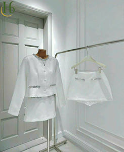 Conjunto de Falda y Chaleco de Tweed Blanco con Cuello Adornado con Cristales, Conjunto de Minifalda, Cuello Redondo, Manga Larga, Mezcla de Poliéster, Tejido Transpirable - Product Image 1