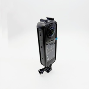 Caméra d'action panoramique Insta360 X5 avec cadre de protection en aluminium et métal de haute qualité, extension de griffe porte-accessoire et étui de protection - Product Image 5