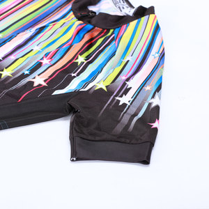 Camiseta de Ciclismo Personalizada con Estampado por Sublimación OEM, Diseño de Estrella Colorida, Tela Ligera de Bajo Denier, Manga Corta para Equipos Deportivos - Product Image 3