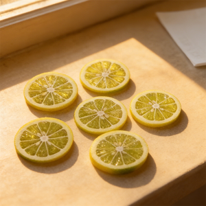 Tranches de citron artificielles DIY écologiques en PVC à motif cœur, fausses tranches de citron séchées pour la décoration de boissons et la simulation alimentaire - Product Image 1