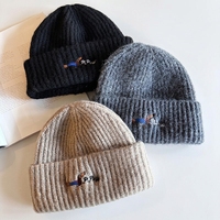 Nouveauté : Bonnets en acrylique de haute qualité pour l'automne et l'hiver, broderie personnalisée, bonnet tendance en tricot unisexe, bonnet de ski d'hiver pas cher et uni